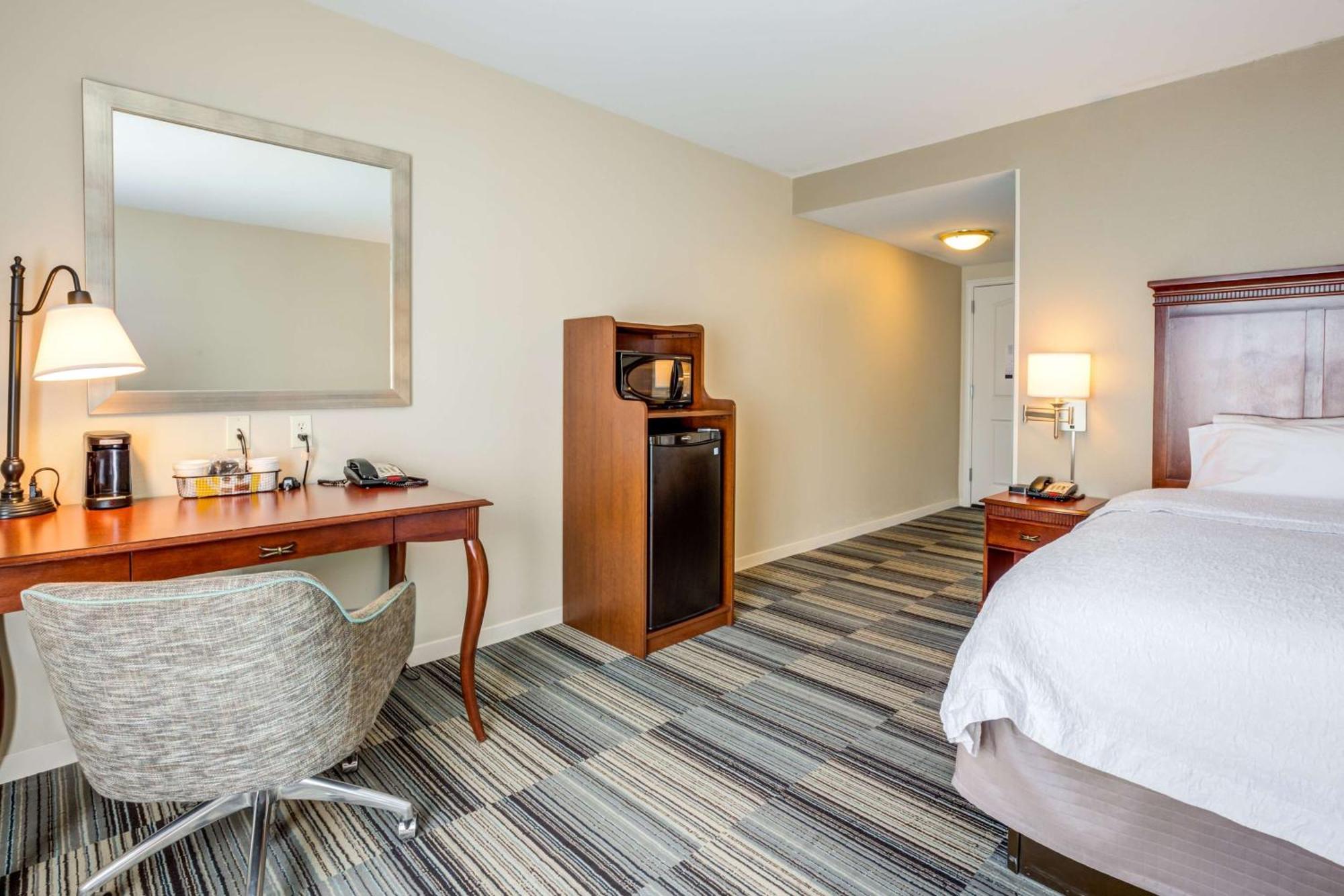 Hampton Inn & Suites Westford-Chelmsford Exterior photo