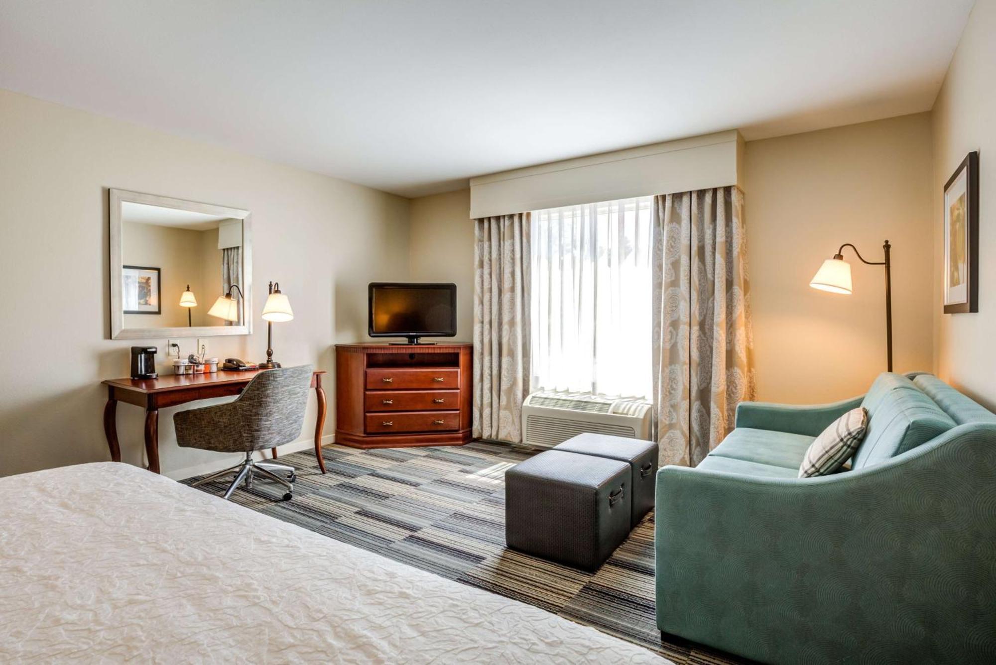 Hampton Inn & Suites Westford-Chelmsford Exterior photo