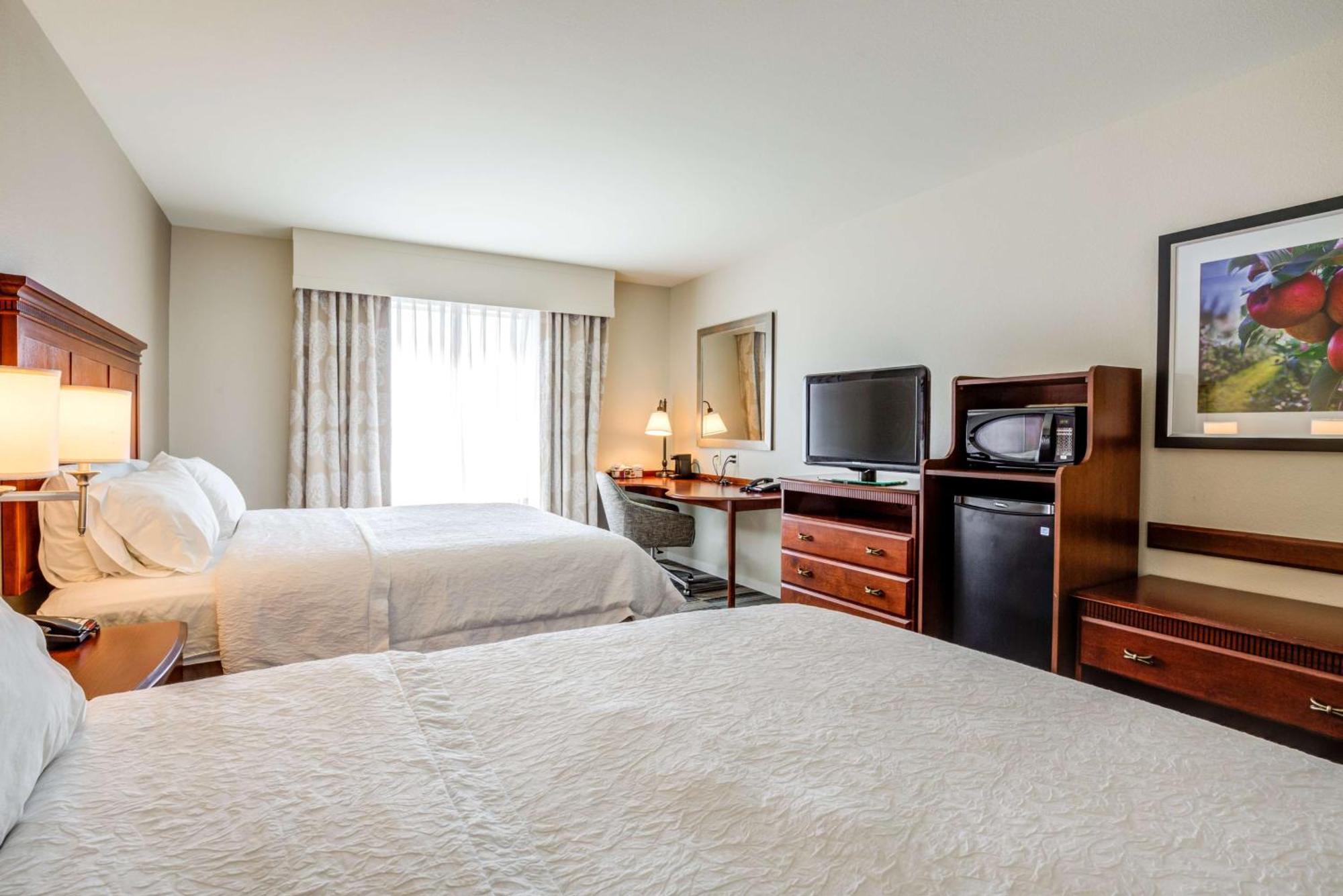 Hampton Inn & Suites Westford-Chelmsford Exterior photo