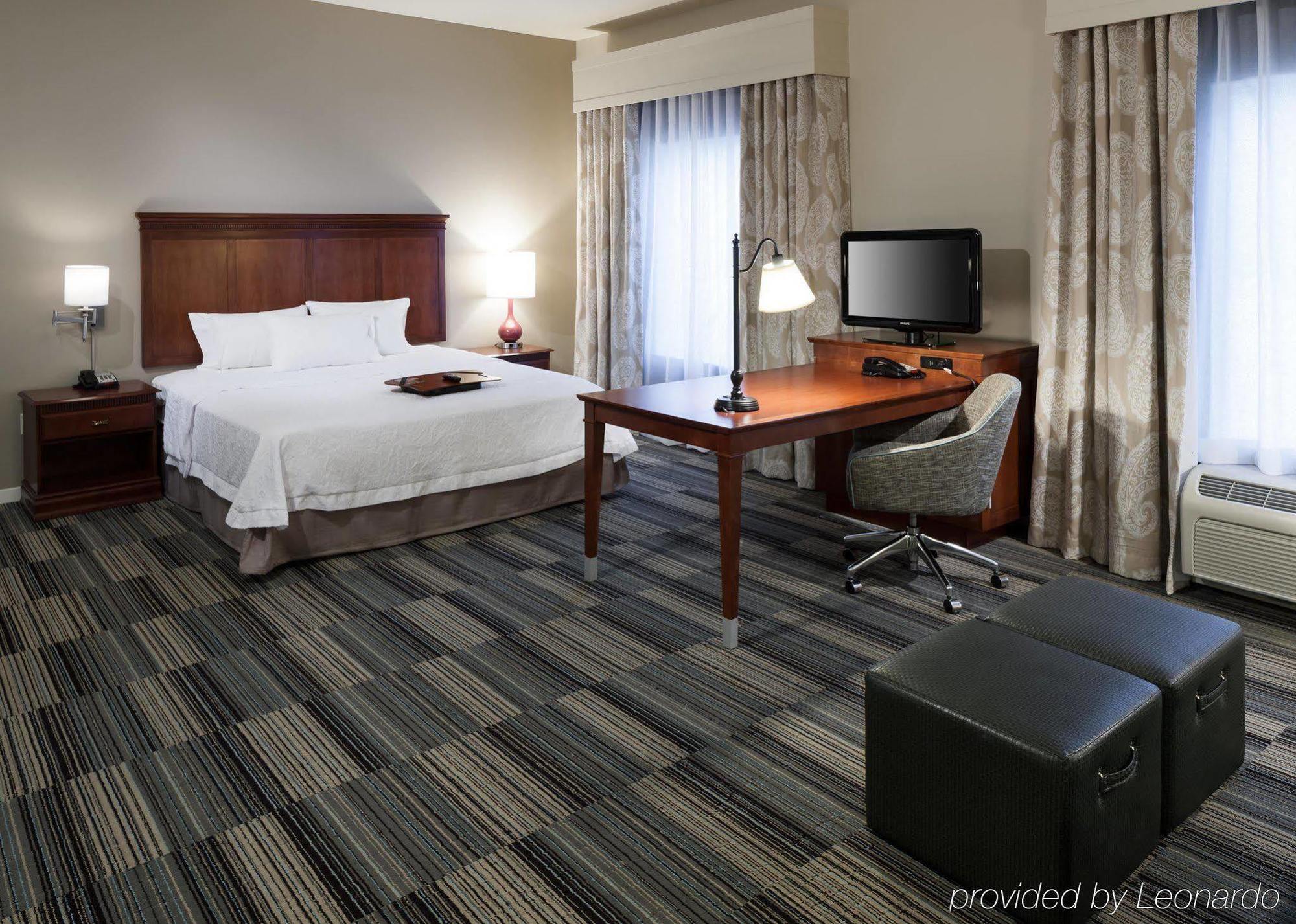 Hampton Inn & Suites Westford-Chelmsford Exterior photo